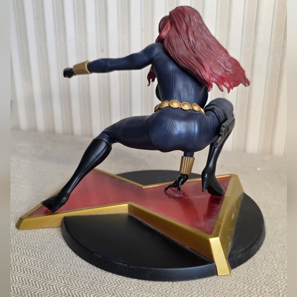 BLACK WIDOW MARVEL Gallery LEGENDS 5 Figure PVC Diorama - Picture 3 of 9